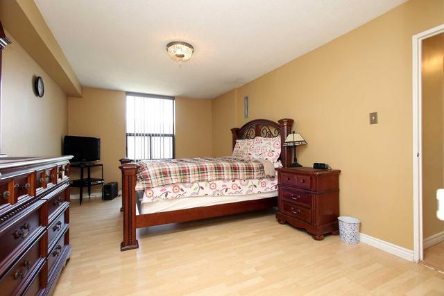 906 - 21 Knightsbridge Rd, Condo with 2 bedrooms, 1 bathrooms and 1 parking in Brampton ON | Image 12