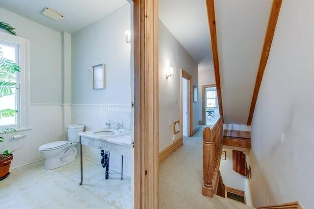 2202 Queen St E, House semidetached with 6 bedrooms, 4 bathrooms and 2 parking in Toronto ON | Image 21