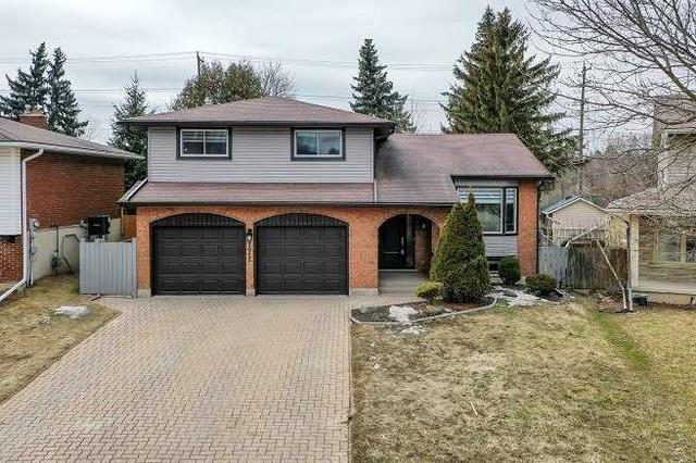 171 Castlegate Cres, House detached with 3 bedrooms, 4 bathrooms and 6 parking in Waterloo ON | Image 1