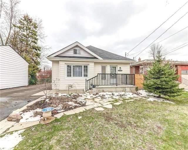 612 Curzon Ave, House detached with 2 bedrooms, 3 bathrooms and 4 parking in Mississauga ON | Image 2