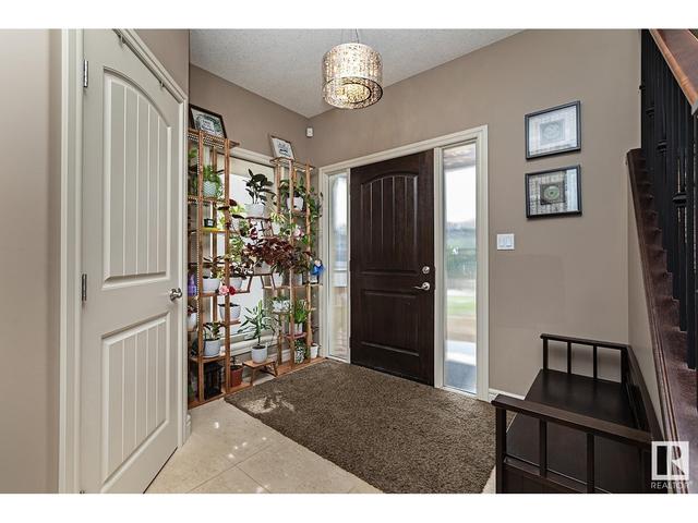 10904 174 Av Nw, House detached with 6 bedrooms, 3 bathrooms and null parking in Edmonton AB | Image 3