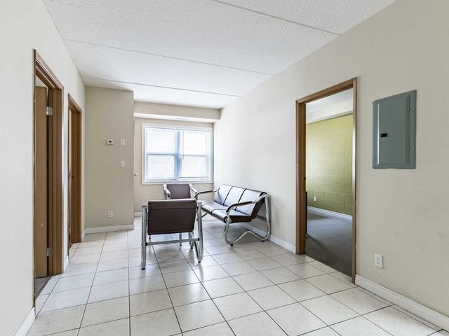 404 - 253 Lester St, Condo with 5 bedrooms, 2 bathrooms and 0 parking in Waterloo ON | Image 5