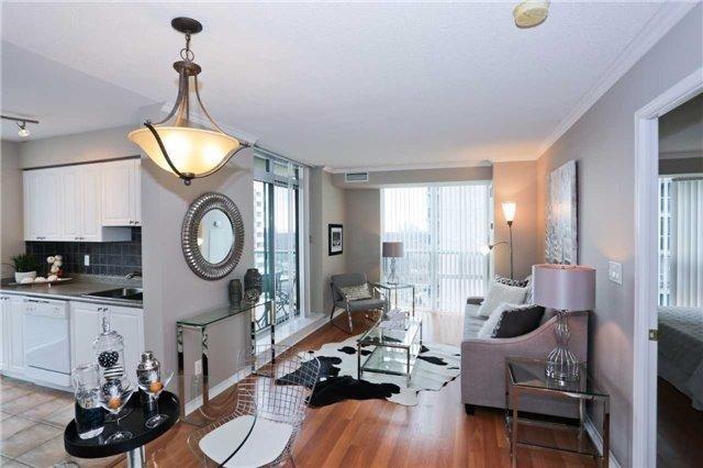 Lph 3 - 7 Michael Power Pl, Condo with 2 bedrooms, 2 bathrooms and 1 parking in Toronto ON | Image 2