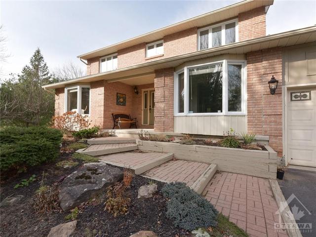46 Grierson Lane, House detached with 5 bedrooms, 3 bathrooms and 12 parking in Ottawa ON | Image 3