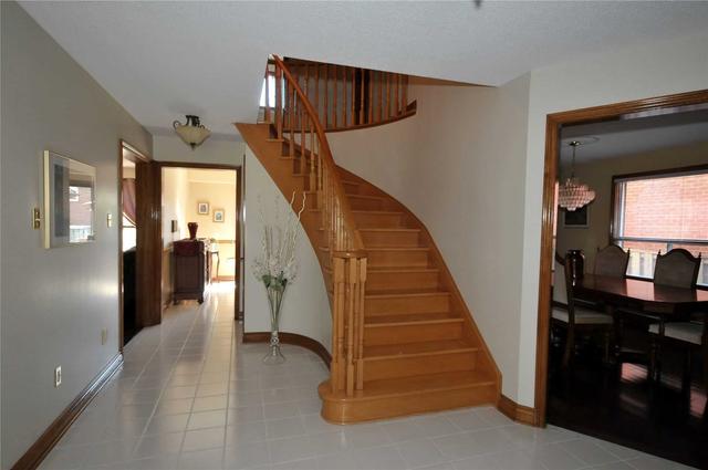 231 Killian Rd, House detached with 4 bedrooms, 4 bathrooms and 4 parking in Vaughan ON | Image 12