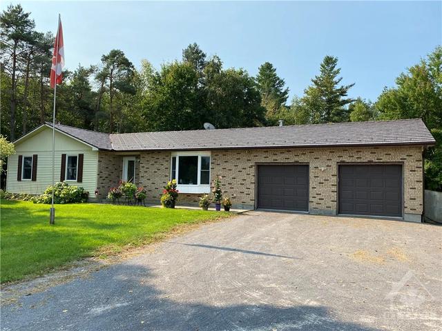 4067 Highland Road, House detached with 4 bedrooms, 2 bathrooms and 8 parking in McNab/Braeside ON | Card Image