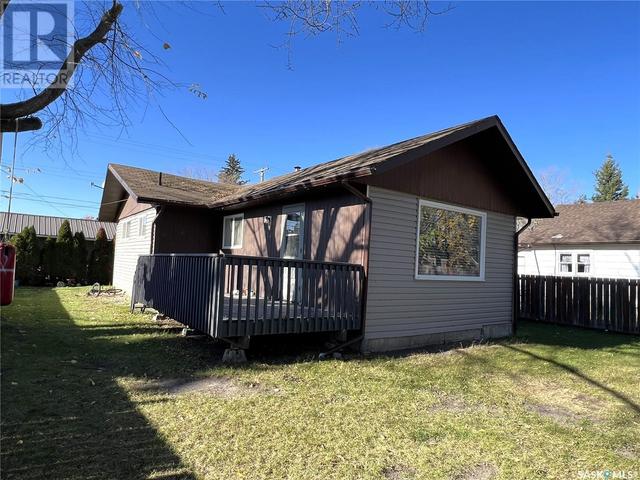 619 1st Street E, House detached with 2 bedrooms, 1 bathrooms and null parking in Meadow Lake SK | Image 18
