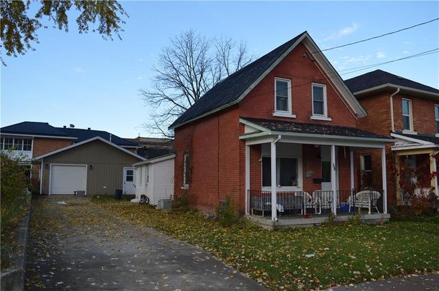 194 Lochiel Street S, House detached with 3 bedrooms, 2 bathrooms and 4 parking in Renfrew ON | Card Image