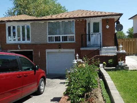 2351 Gareth Rd, House semidetached with 3 bedrooms, 2 bathrooms and 3 parking in Mississauga ON | Image 1