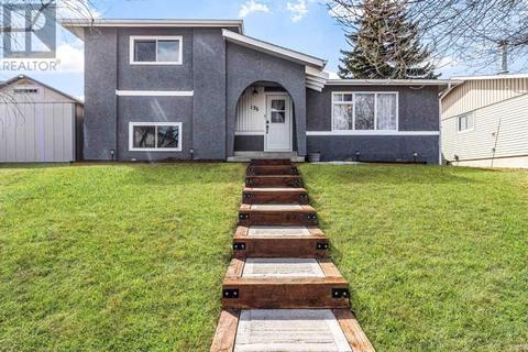 135 Rundlehorn Crescent Ne, House detached with 4 bedrooms, 2 bathrooms and 3 parking in Calgary AB | Card Image