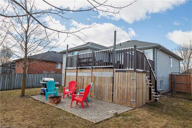 549 Harris Circ, House detached with 2 bedrooms, 2 bathrooms and 6 parking in Strathroy Caradoc ON | Image 33