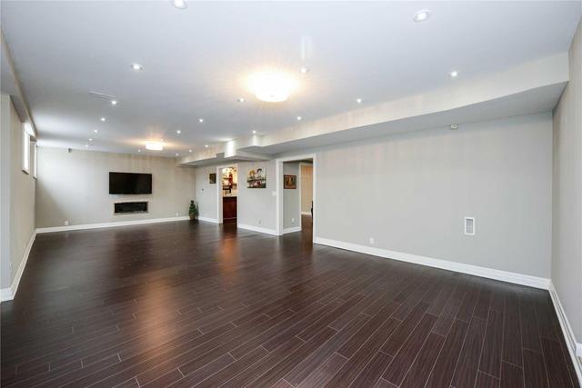 6 Forestview Crt, House detached with 7 bedrooms, 11 bathrooms and 26 parking in Brampton ON | Image 15