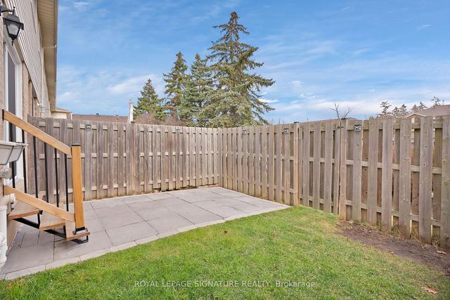 11 Farnham Dr, Townhouse with 3 bedrooms, 4 bathrooms and 2 parking in Brampton ON | Image 35