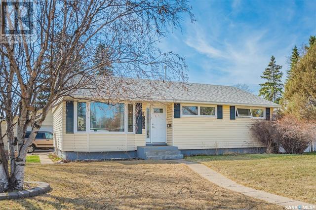 2338 Dufferin Avenue, House detached with 4 bedrooms, 2 bathrooms and null parking in Saskatoon SK | Image 2