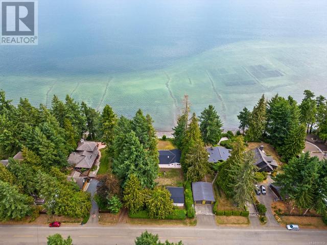 7770 Ships Point Rd, House detached with 2 bedrooms, 2 bathrooms and 4 parking in Comox Valley A BC | Image 2
