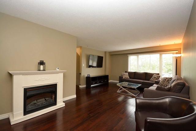 27 Newlyn Cres, House semidetached with 3 bedrooms, 2 bathrooms and 4 parking in Brampton ON | Image 40