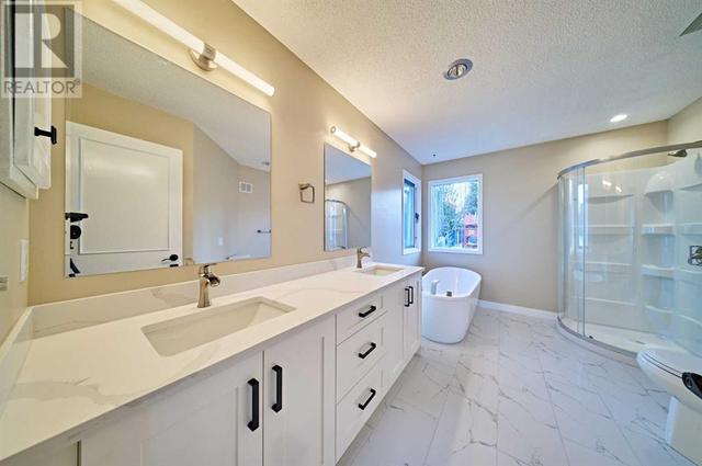 2811 Signal Hill Drive Sw, House detached with 4 bedrooms, 3 bathrooms and 4 parking in Calgary AB | Image 25
