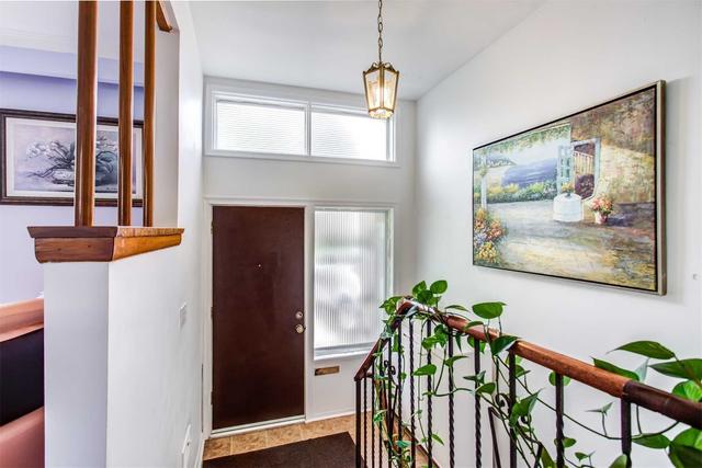 11 Hilda Ave, House detached with 3 bedrooms, 3 bathrooms and 6 parking in Toronto ON | Image 16