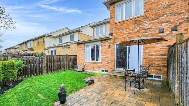 25 Dougherty Cres, House attached with 3 bedrooms, 3 bathrooms and 3 parking in Whitchurch Stouffville ON | Image 15