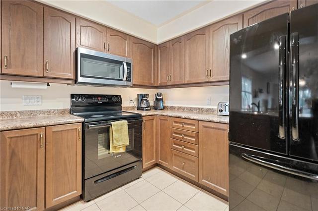 10 Guest Place Place, House attached with 3 bedrooms, 2 bathrooms and 2 parking in St. Catharines ON | Image 31
