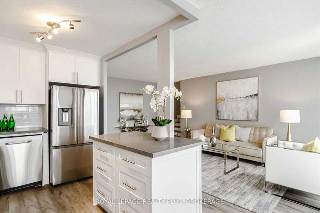 1903 - 530 Lolita Gdns, Condo with 3 bedrooms, 1 bathrooms and 2 parking in Mississauga ON | Image 2