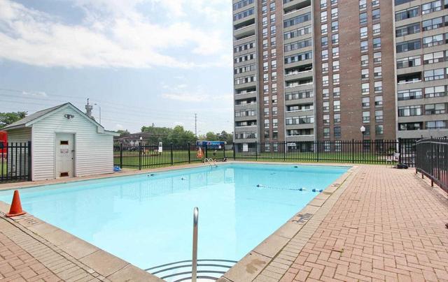 1211 - 25 Kensington Rd, Condo with 2 bedrooms, 2 bathrooms and 1 parking in Brampton ON | Image 14