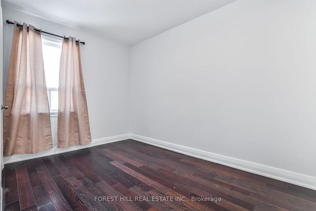 184 Finch Ave E, House detached with 3 bedrooms, 2 bathrooms and 3 parking in Toronto ON | Image 3