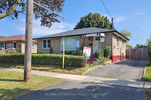 1409 Tremblay St, House detached with 3 bedrooms, 2 bathrooms and 3 parking in Oshawa ON | Image 12