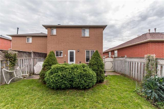 438 Stonegate Ave, House attached with 3 bedrooms, 3 bathrooms and 2 parking in Oshawa ON | Image 12