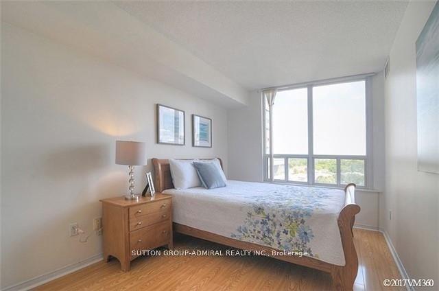 1002 - 11 Townsgate Dr, Condo with 2 bedrooms, 2 bathrooms and 1 parking in Vaughan ON | Image 6