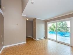 80 Springfair Ave, Townhouse with 3 bedrooms, 2 bathrooms and 1 parking in Aurora ON | Image 4