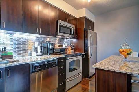 1709 - 155 Legion Rd, Condo with 1 bedrooms, 2 bathrooms and 1 parking in Toronto ON | Image 4