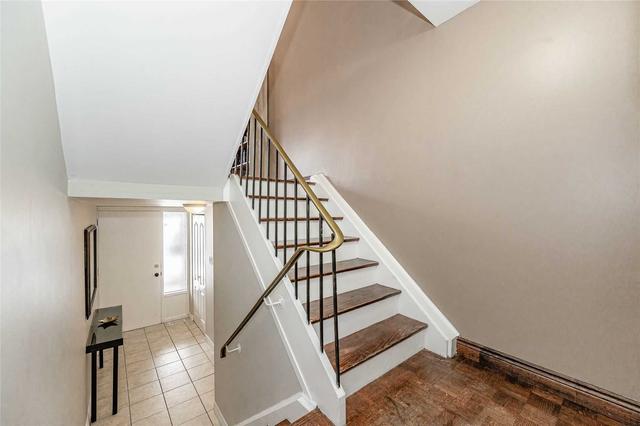 126 Overlea Dr, House attached with 3 bedrooms, 2 bathrooms and 2 parking in Kitchener ON | Image 3