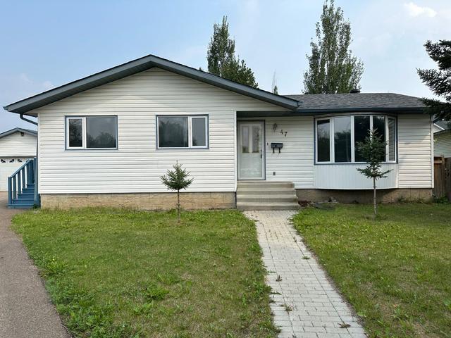 47 Mcleod Street, House detached with 5 bedrooms, 2 bathrooms and 8 parking in Wood Buffalo AB | Image 2