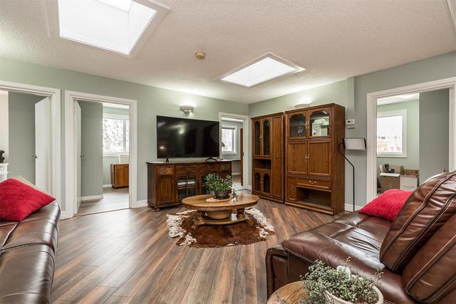 1818 14 Avenue N, House detached with 6 bedrooms, 2 bathrooms and 2 parking in Lethbridge County AB | Image 2