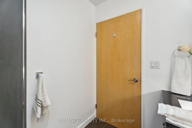 927 - 1 Shaw St, Condo with 1 bedrooms, 2 bathrooms and 1 parking in Toronto ON | Image 3