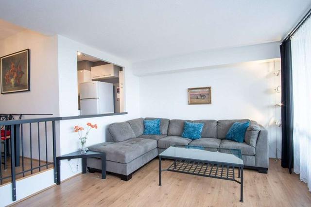 1605 - 250 Scarlett Rd, Condo with 2 bedrooms, 2 bathrooms and 1 parking in Toronto ON | Image 8