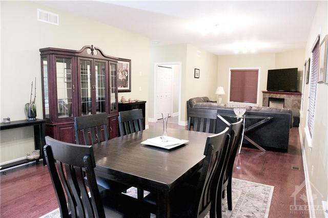 1464 Queensdale Avenue, House detached with 3 bedrooms, 3 bathrooms and 6 parking in Ottawa ON | Image 5