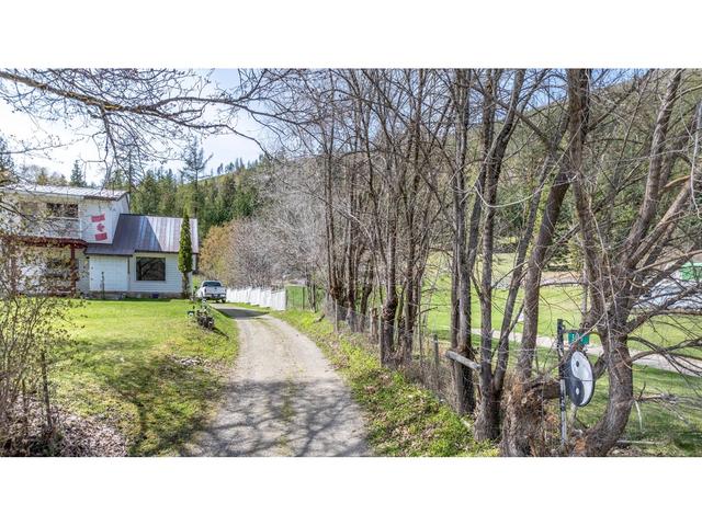 5469 Cory Road, House detached with 1 bedrooms, 2 bathrooms and null parking in Central Kootenay A BC | Image 41