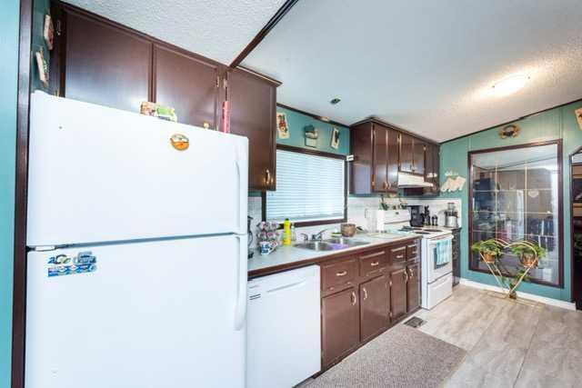 294 - 3223 83 Street Nw, Home with 3 bedrooms, 2 bathrooms and 2 parking in Calgary AB | Image 14