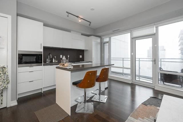 3506 - 21 Widmer St, Condo with 1 bedrooms, 2 bathrooms and 0 parking in Toronto ON | Image 3