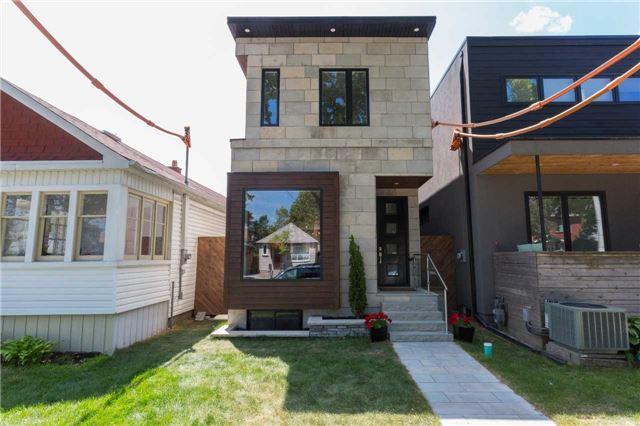 82 Lesmount Ave, House detached with 3 bedrooms, 4 bathrooms and 1 parking in Toronto ON | Image 1