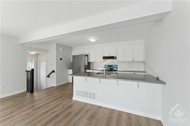 571 Woven Private, Townhouse with 2 bedrooms, 3 bathrooms and 2 parking in Ottawa ON | Image 10