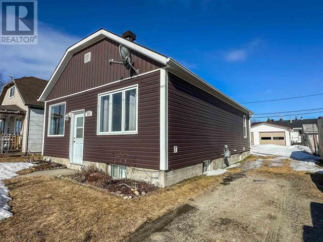 350 Cambridge Ave, House detached with 2 bedrooms, 1 bathrooms and null parking in Iroquois Falls ON | Image 37