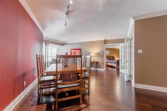 1002 - 415 Locust St, Condo with 2 bedrooms, 3 bathrooms and 2 parking in Burlington ON | Image 2