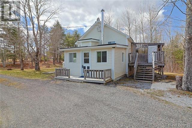 6769 - 101 Route, House detached with 3 bedrooms, 1 bathrooms and null parking in Petersville NB | Image 3