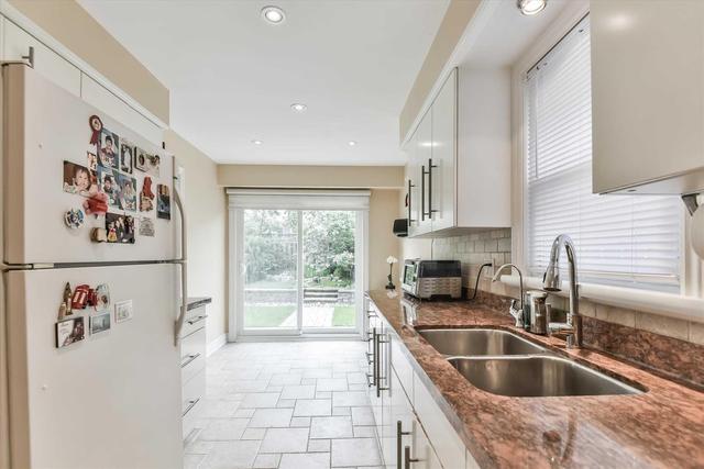 68 Placentia Blvd, House attached with 4 bedrooms, 3 bathrooms and 3 parking in Toronto ON | Image 7