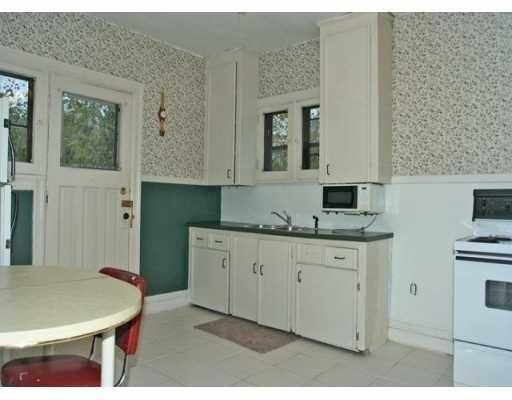 18 Delaware Ave, House detached with 3 bedrooms, 2 bathrooms and 2 parking in Hamilton ON | Image 11