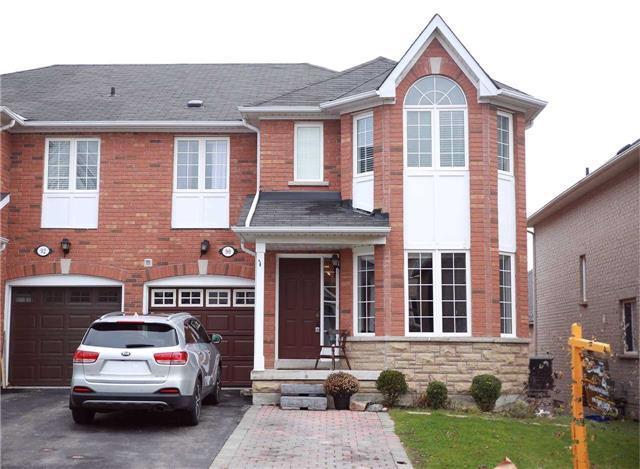 90 Red River Cres, House semidetached with 3 bedrooms, 4 bathrooms and 2 parking in Newmarket ON | Image 1