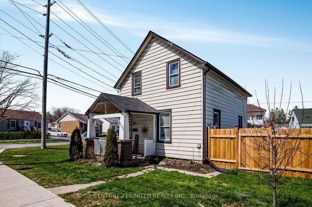 390 Parkhill Rd W, House detached with 3 bedrooms, 1 bathrooms and 3 parking in Peterborough ON | Image 12